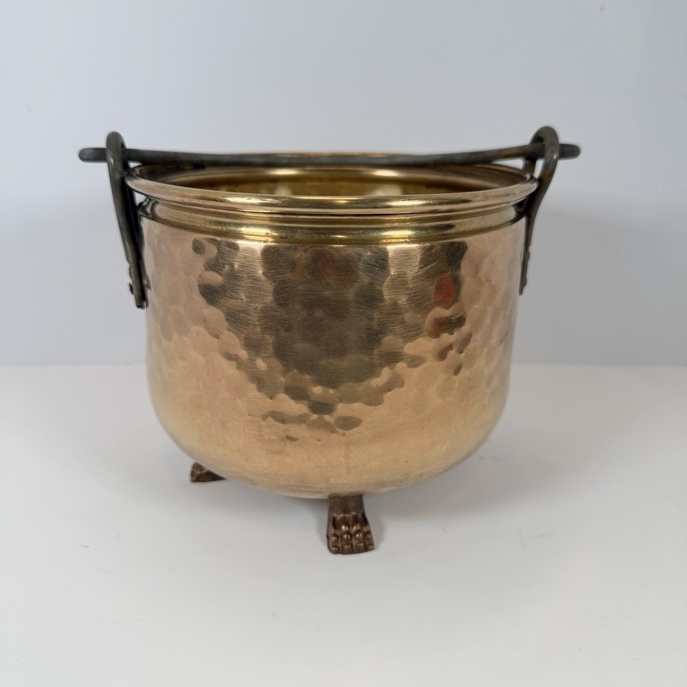 VTG hammered copper planter‎ or pot with lion's feet With Handle From Ireland 6"